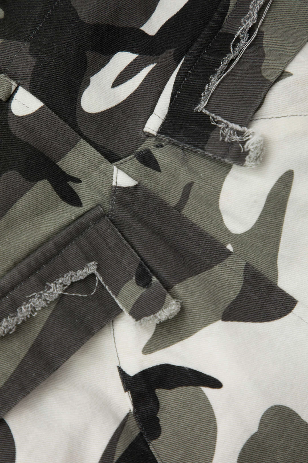 Camo Frayed Hem Cargo Skirt 5 Camo Frayed Hem Cargo Skirt - Image 5