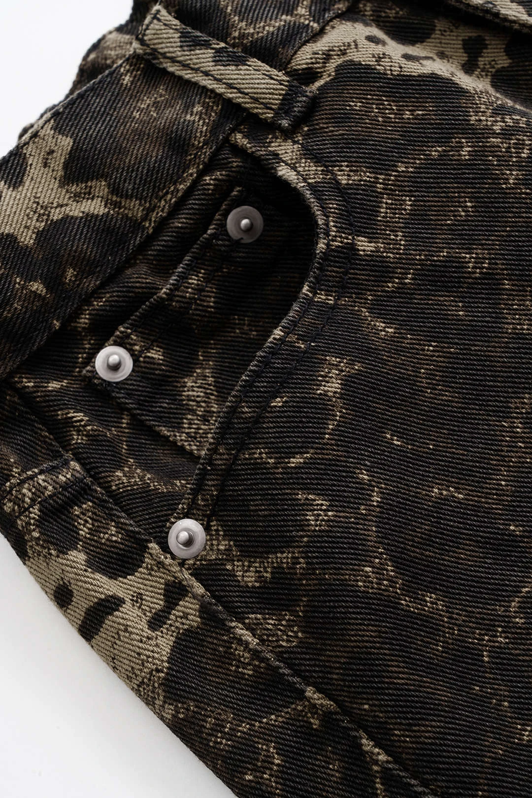 Denim Leopard Print Pocket Straight Leg Shorts 3 Denim Leopard Print Pocket Straight Leg Shorts - Image 3